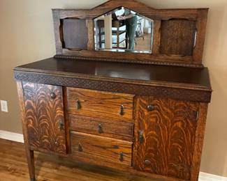 25	450.00	Antique Tiger oak sideboard Art Deco 48Wx19Dx56H 2 doors & 3 drawers 
