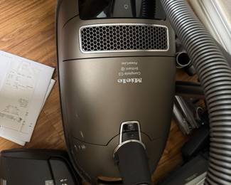 77	$330.00	Miele 2019 Vaccum complete C3 Brillant performance (paid $1500)