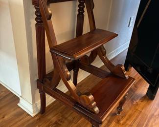 28	120.00	Library steps 18x19x32