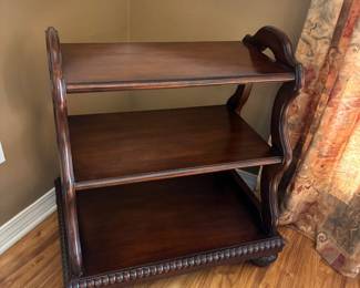 29	180.00	Server 27Wx20Dx30H 3 shelves 