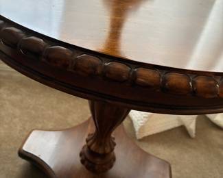 51	80.00	Round side table 26Wx27H