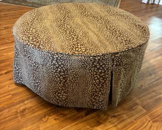 23	80.00	Round ottoman was a coffee table 41Dx18H