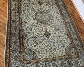 20	200.00	Wool 100% rug made in Ioran Blue/browns 53Wx86T