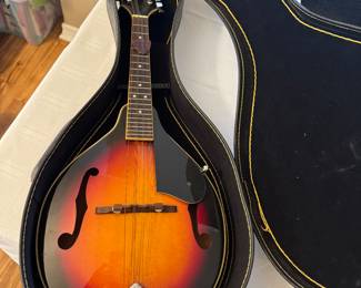 12	200.00	Montana Mandolin w/case Teardrop Sunburst