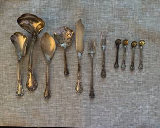 Gorham Chanitlly mono Q - 91 pieces -92.35 ozt- $3,380