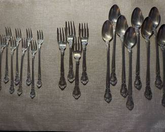 Gorham Chanitlly mono Q - 91 pieces -92.35 ozt- $3,380