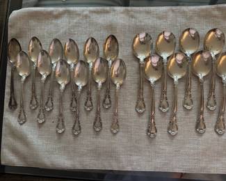 Gorham Chanitlly mono Q - 91 pieces -92.35 ozt- $3,380