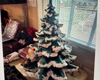 #100B - $100 - Christmas mold tree vintage 