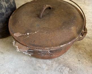 $60 - Cast iron dutch oven 