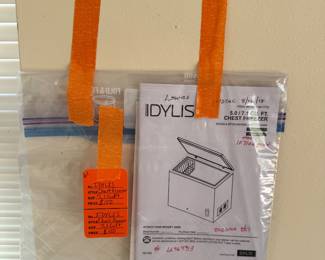 IDYLIS Freezer chest small Model R600A - 7.1 cubic foot  37x21x34