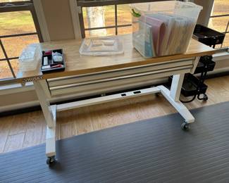 #51 - $250 - Husky table 52Wx24Wx31T