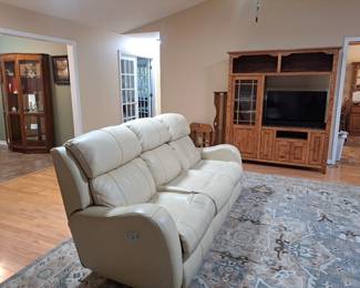 #28 Southern motion Double recliner cream sofa Goldstandard $500