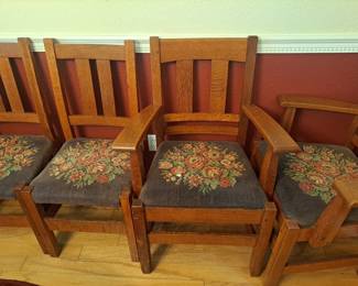 #1 Round oak pedestal table 48"D x31T with 6 chairs with leave $650