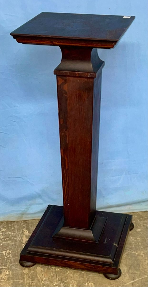 Oak Fern Pedestal