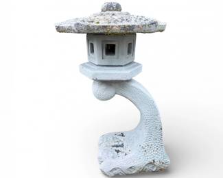 135 RankeiStyleCastGardenPagodaLanternwCurvedBase