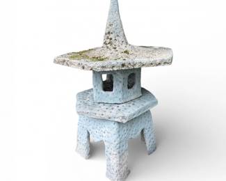 133 CastGardenPagodaLanternSculpture