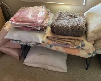 Blankets, quilts, pillows