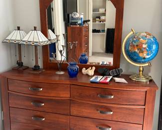 Dresser & Decor