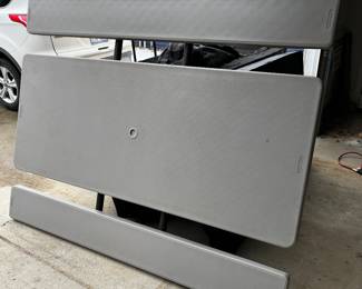 Folding picnic table