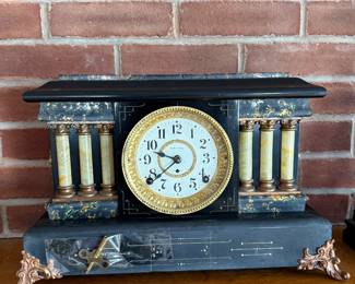 Family Room 
Mantle clock 