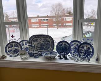 Kitchen
Blue Willow pieces
Blue/white