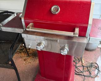Garage
Kitchen Aid grill