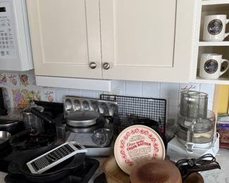 Kitchen 
Cuisinart 
Bakeware
