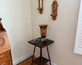 Office
Plant stand
Tortoise glass vase