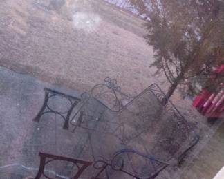 Bench feet in glider