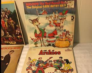 SEVERAL VINYL ALBUMS