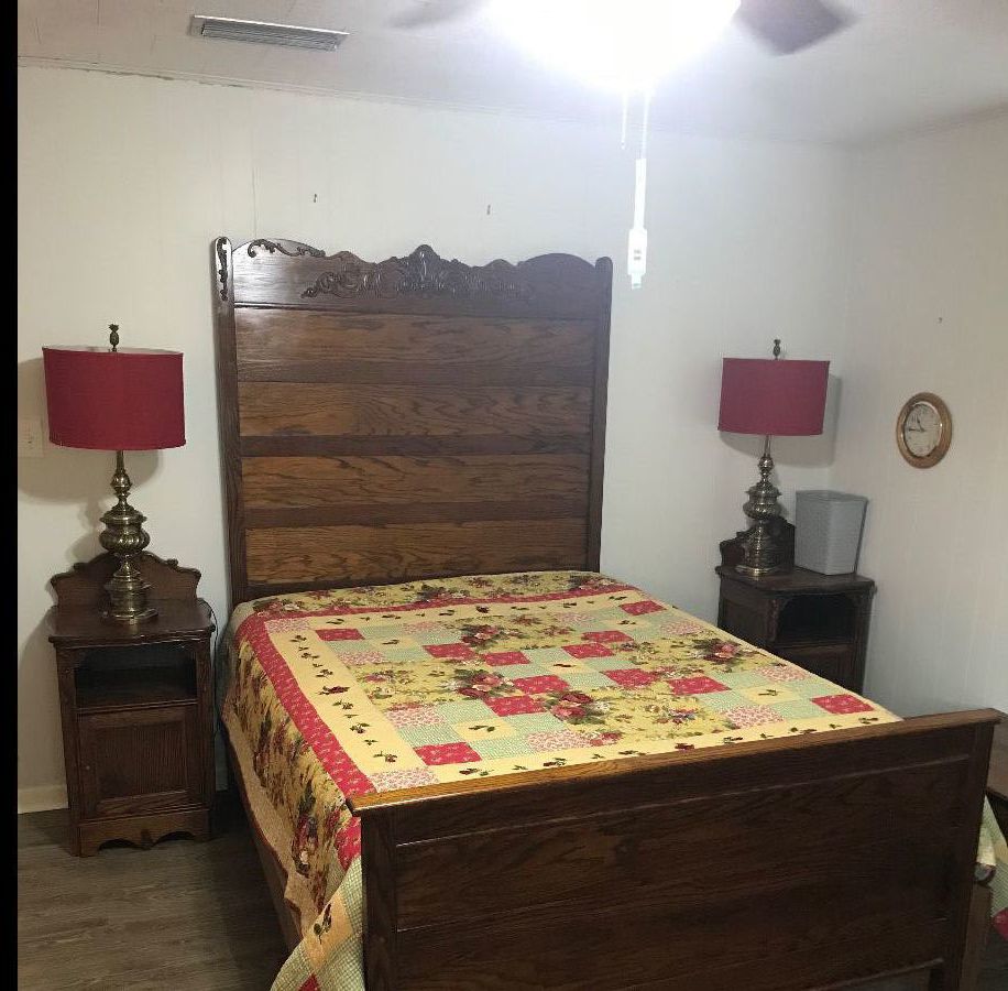 BEAUTIFUL ANTIQUE  QUEEN Bed, with Beautyrest adjustible  mattresses, NIGHTSTANDS, LAMPS