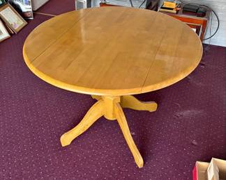 40" Round Table with Drop Leaves