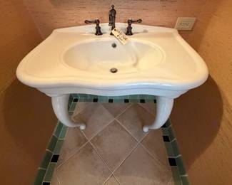 Pedestal Sink (Pool Room)