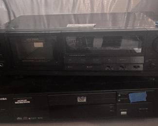 E DVD PLAYER AND CASSETT PLAYER