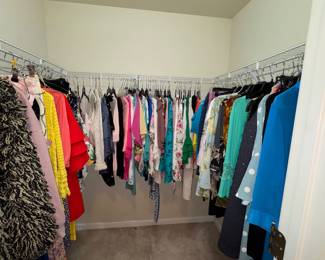 Women's Clothing (Sizes small - large)