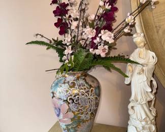 Vintage Toyo Peony Vase