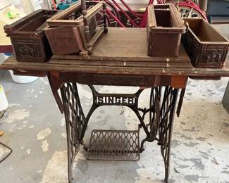 Antique Singer Treadle Sewing Machine in Cabinet Cast Iron Base