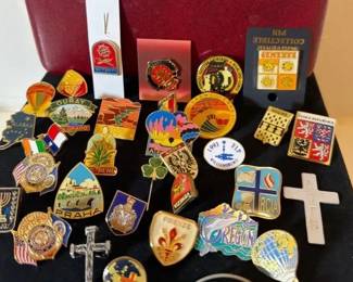 Vintage Box Souvenir Lapels And Pins