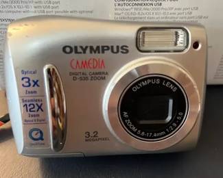 Olympus D535 Zoom 3.2MP Digital Camera  With Box  Manuals