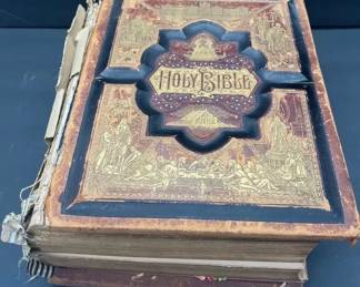 004 Antique 1891 SelfPronouncing Holy Bible  Victorian Decorative Edition