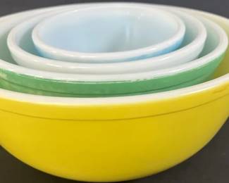 Vintage Pyrex Bowls Set Of Four