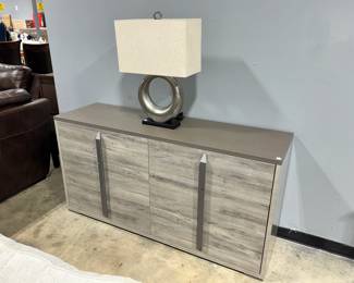 Dresser and Lamp Orlando