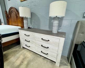 Dresser and Lamps Orlando Estate Auction