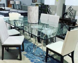Dining Table & Chairs Orlando Estate Auction