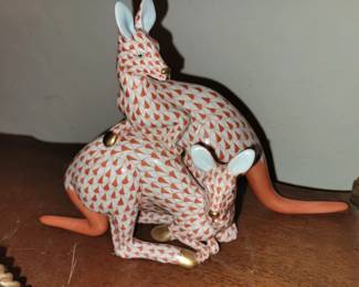 Herend rust fishnet kangaroos