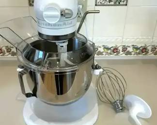 Kitchen Aid Heavy Duty Stand Mixer, 5Quart, Model KSM5PSWW