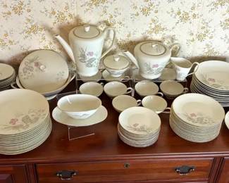 Rosenthal Kronach Germany Bettina China Set, 84 pieces and Lids