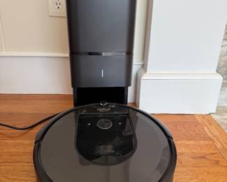 Roomba self emptying vac