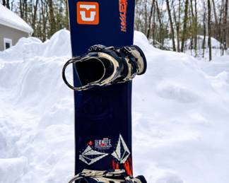 Lib Tech snowboard with bindings, ready to ride!
