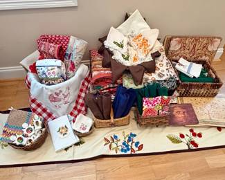 309 Traditional Table Linens